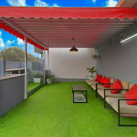 Divine Inn Couple Friendly Hotel Near Sector 51 Metro Station Noida Esterno foto