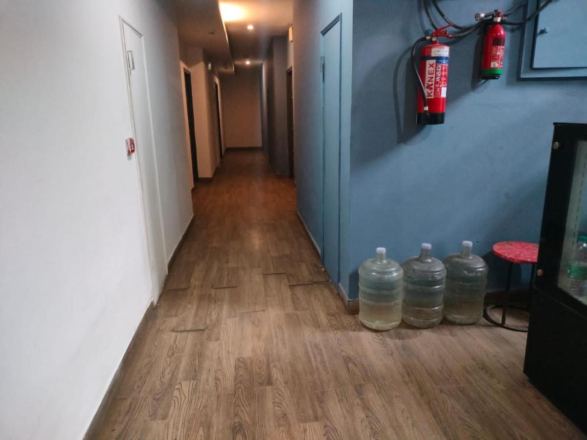 Divine Inn Couple Friendly Hotel Near Sector 51 Metro Station Noida Esterno foto