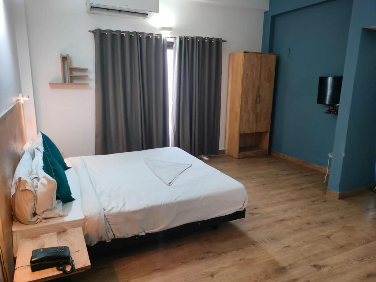 Divine Inn Couple Friendly Hotel Near Sector 51 Metro Station Noida Esterno foto