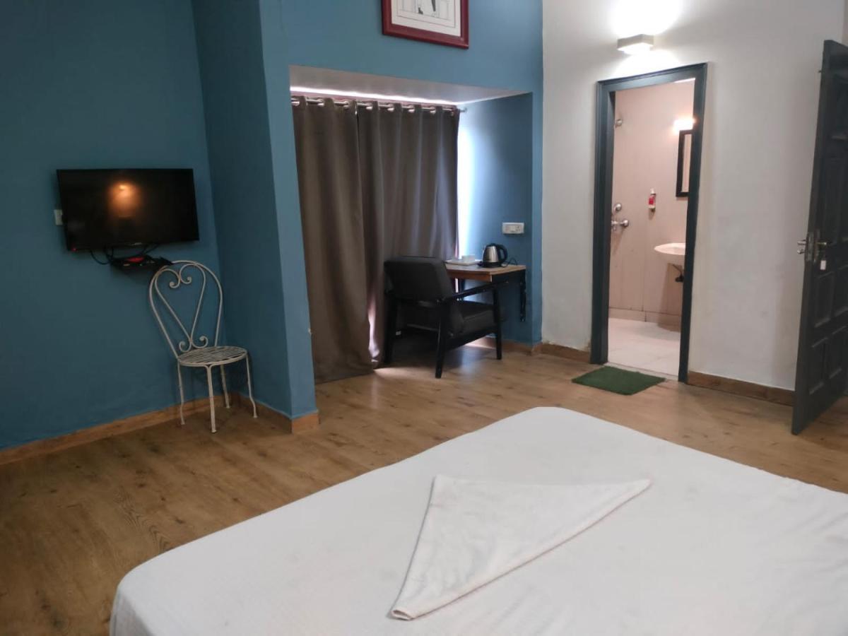 Divine Inn Couple Friendly Hotel Near Sector 51 Metro Station Noida Esterno foto