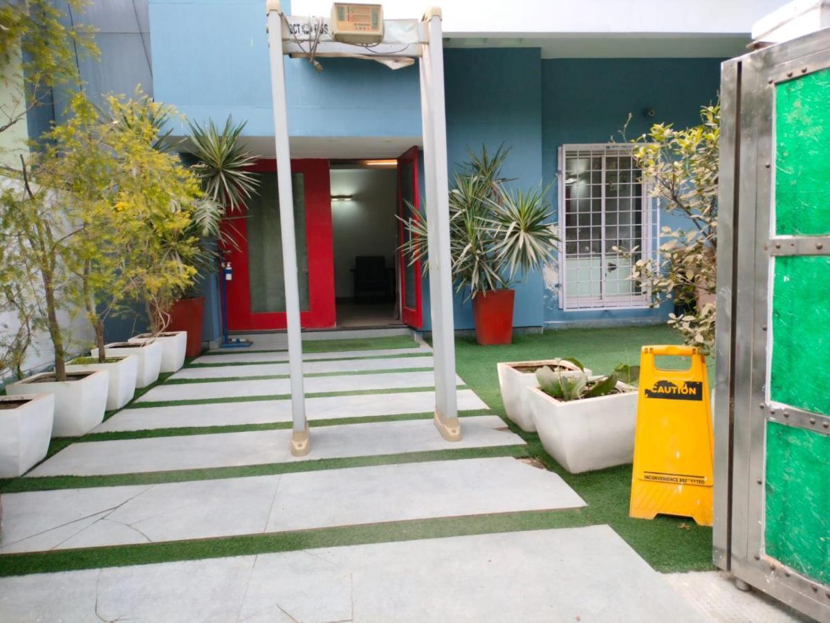 Divine Inn Couple Friendly Hotel Near Sector 51 Metro Station Noida Esterno foto
