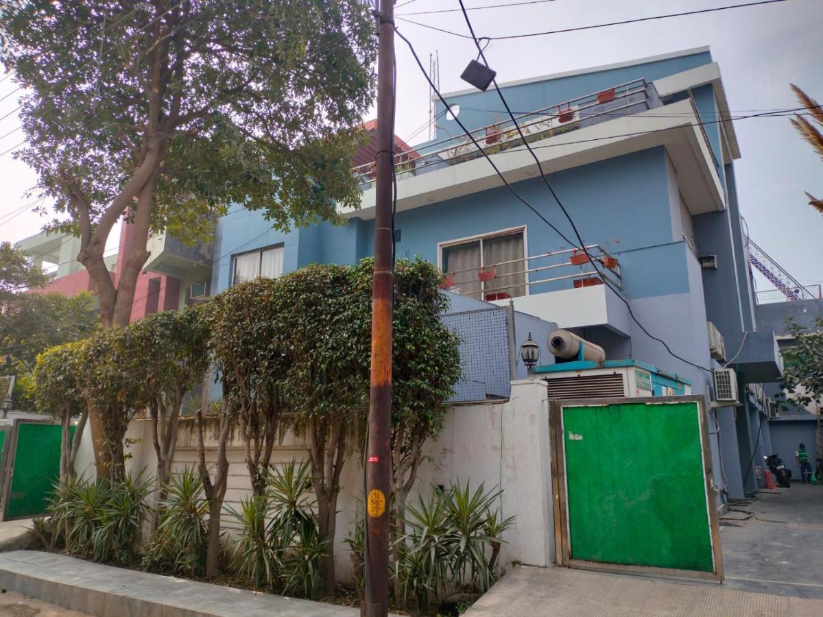 Divine Inn Couple Friendly Hotel Near Sector 51 Metro Station Noida Esterno foto