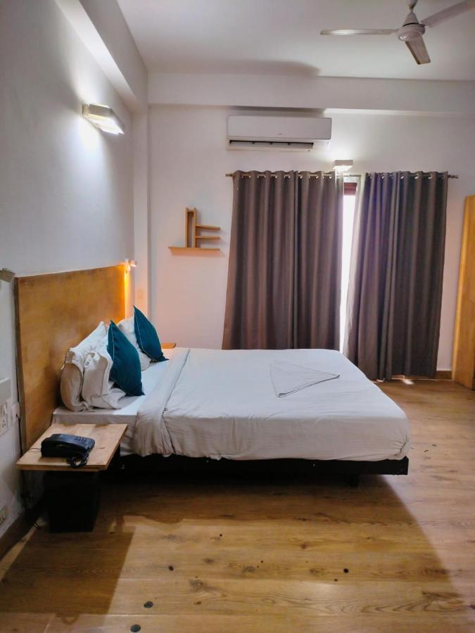 Divine Inn Couple Friendly Hotel Near Sector 51 Metro Station Noida Esterno foto