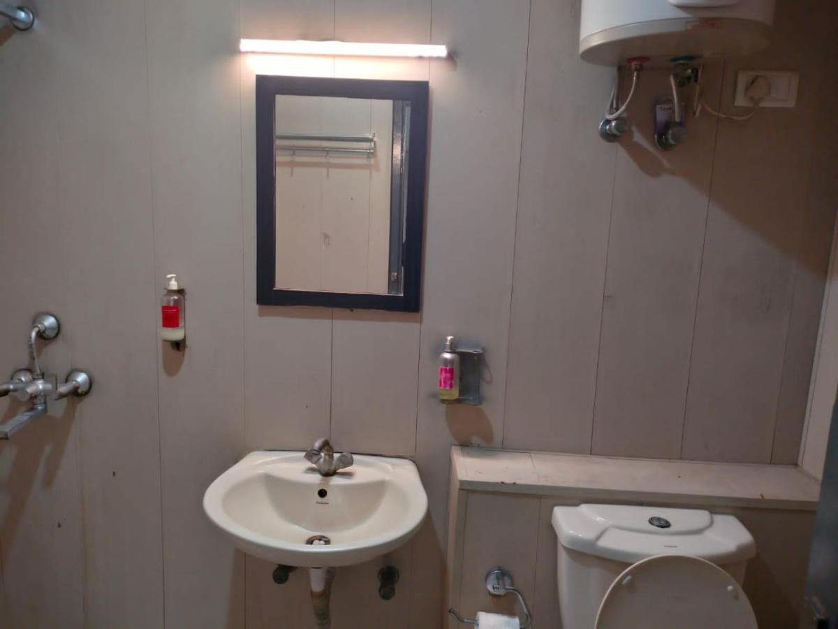 Divine Inn Couple Friendly Hotel Near Sector 51 Metro Station Noida Esterno foto