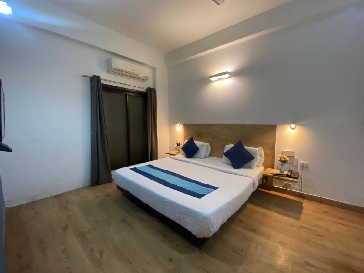 Divine Inn Couple Friendly Hotel Near Sector 51 Metro Station Noida Esterno foto