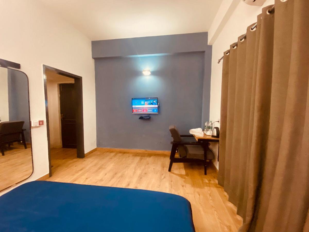 Divine Inn Couple Friendly Hotel Near Sector 51 Metro Station Noida Esterno foto