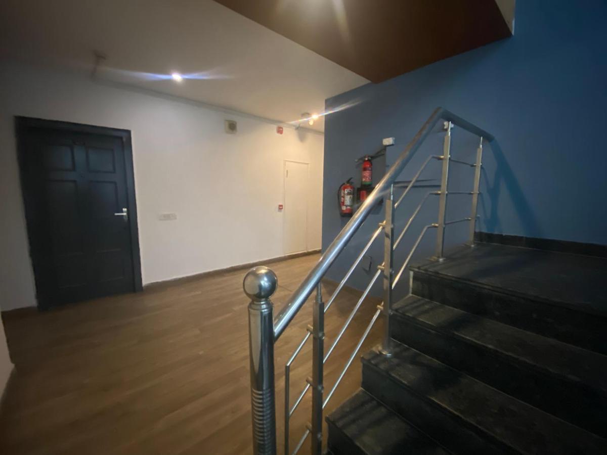 Divine Inn Couple Friendly Hotel Near Sector 51 Metro Station Noida Esterno foto
