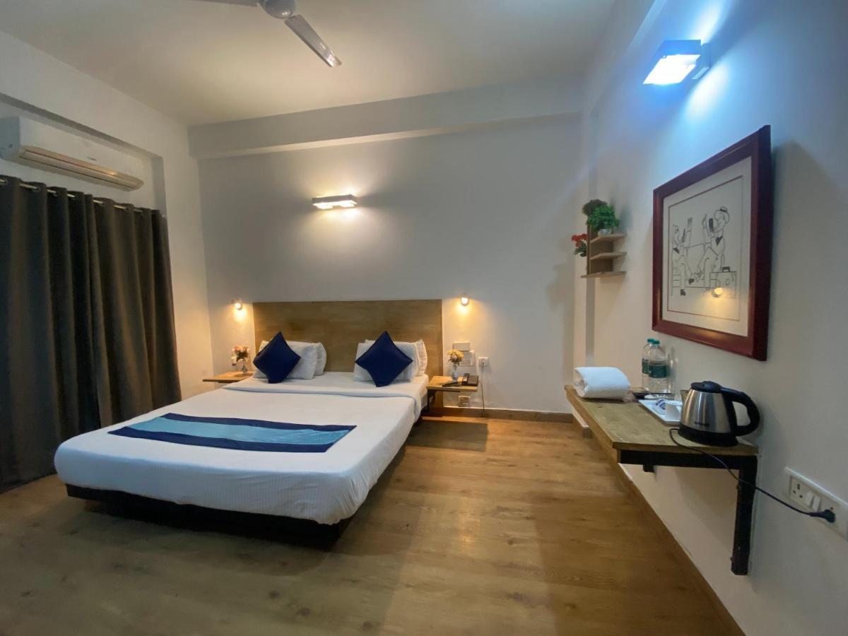Divine Inn Couple Friendly Hotel Near Sector 51 Metro Station Noida Esterno foto