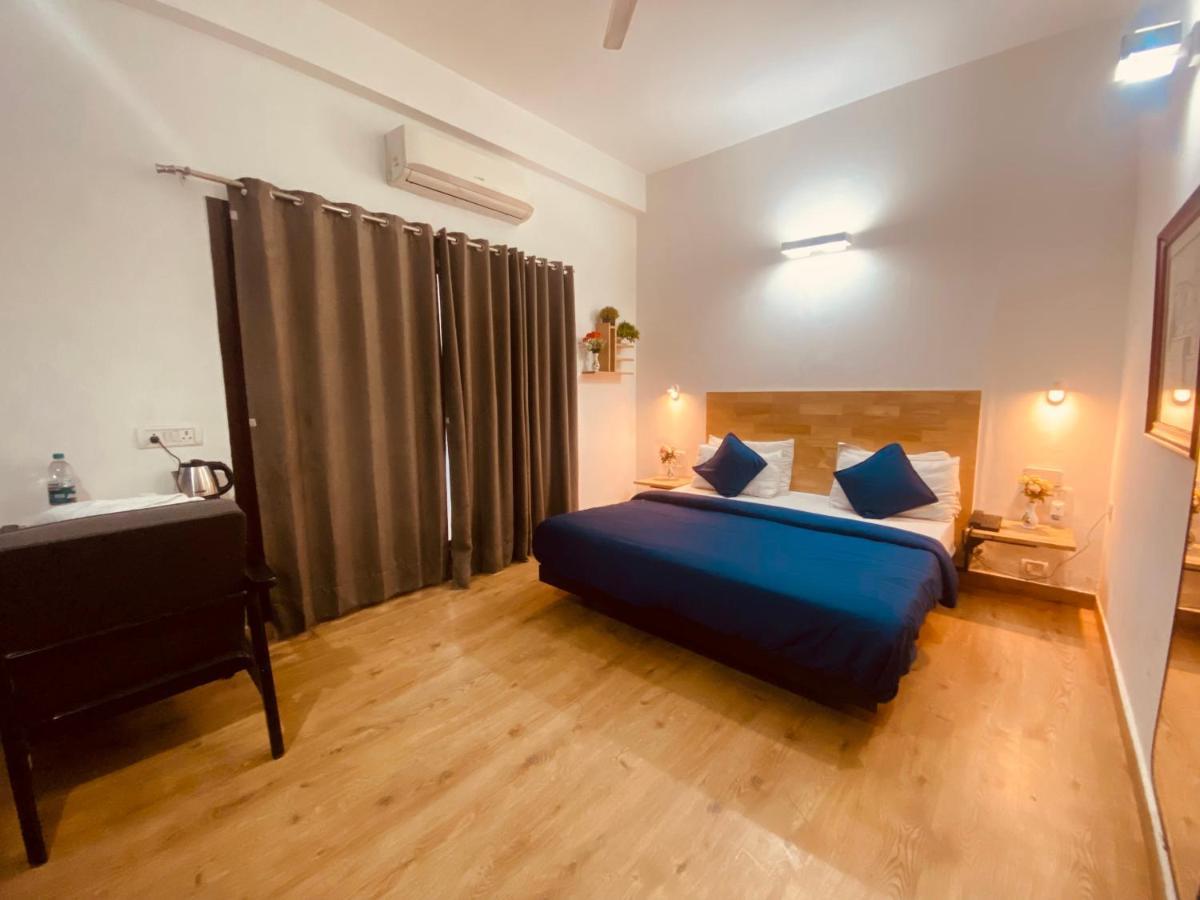 Divine Inn Couple Friendly Hotel Near Sector 51 Metro Station Noida Esterno foto