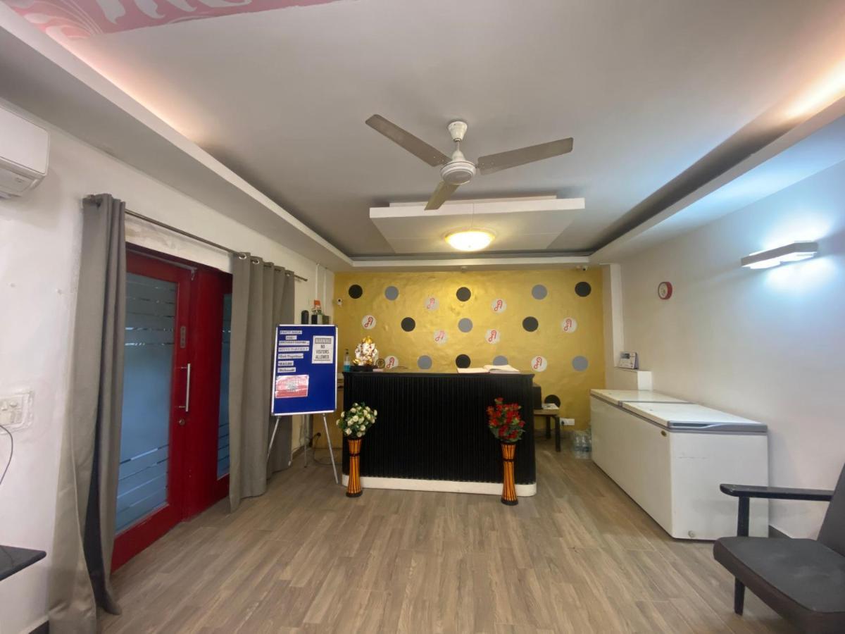 Divine Inn Couple Friendly Hotel Near Sector 51 Metro Station Noida Esterno foto