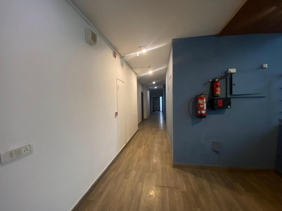 Divine Inn Couple Friendly Hotel Near Sector 51 Metro Station Noida Esterno foto