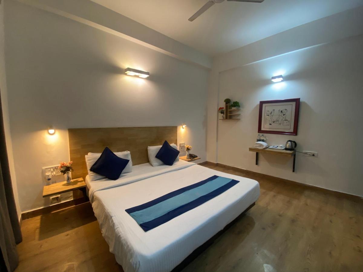 Divine Inn Couple Friendly Hotel Near Sector 51 Metro Station Noida Esterno foto