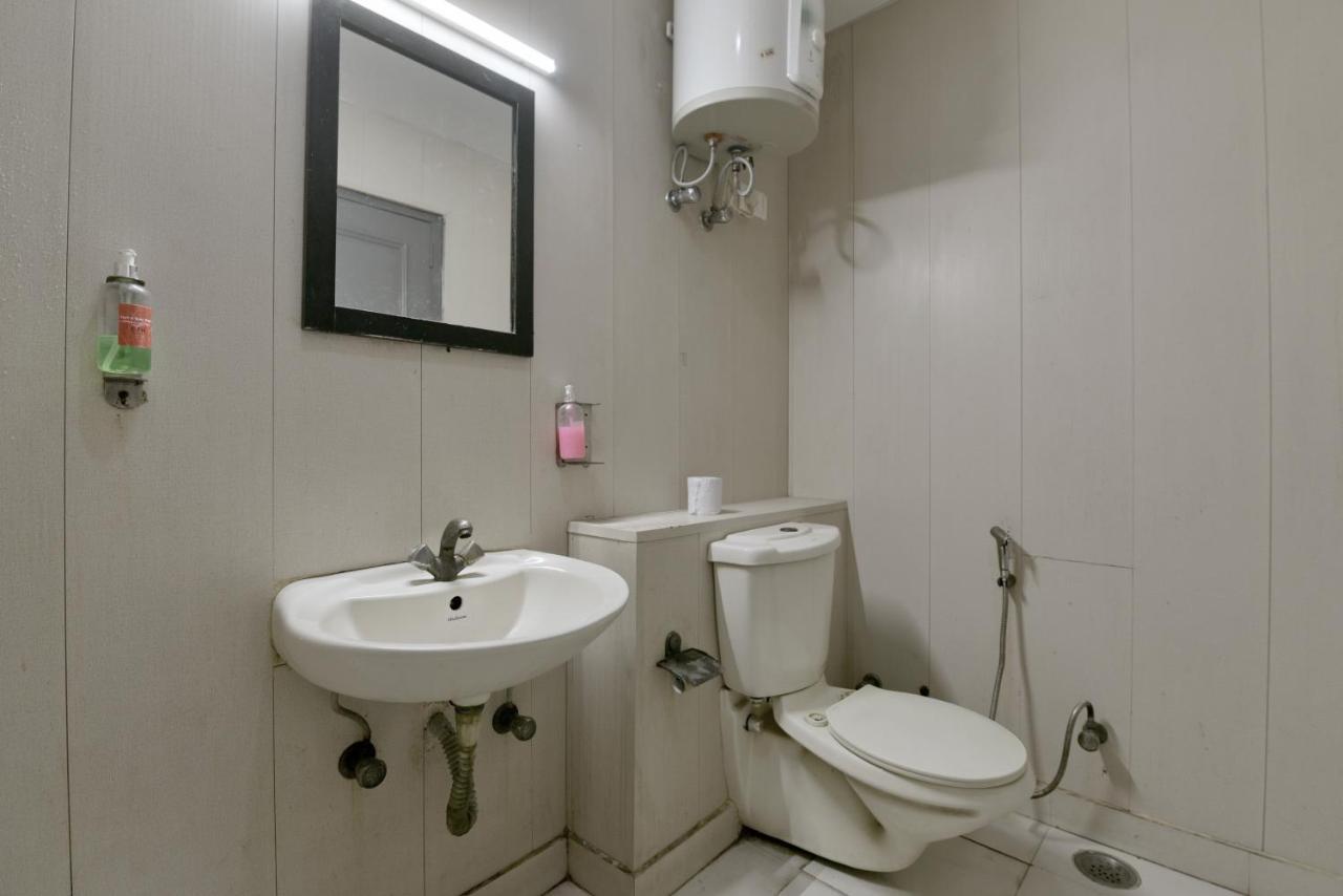 Divine Inn Couple Friendly Hotel Near Sector 51 Metro Station Noida Esterno foto