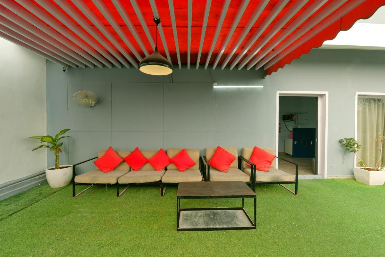 Divine Inn Couple Friendly Hotel Near Sector 51 Metro Station Noida Esterno foto