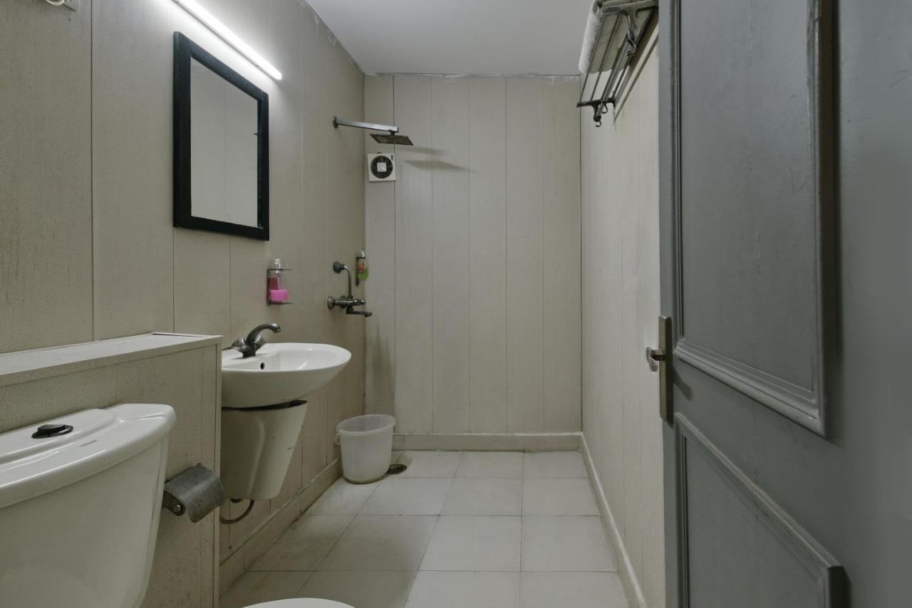 Divine Inn Couple Friendly Hotel Near Sector 51 Metro Station Noida Esterno foto