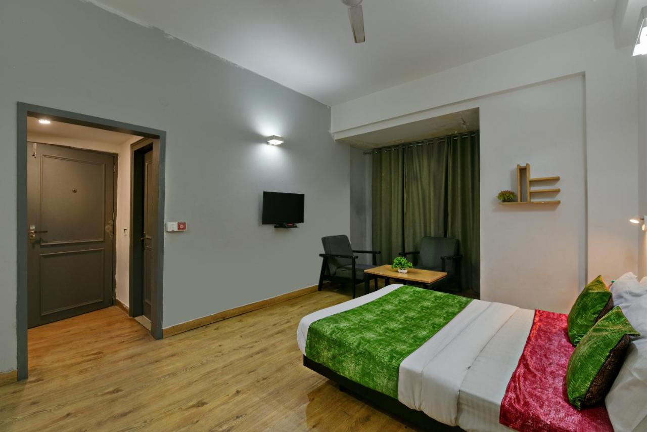 Divine Inn Couple Friendly Hotel Near Sector 51 Metro Station Noida Esterno foto