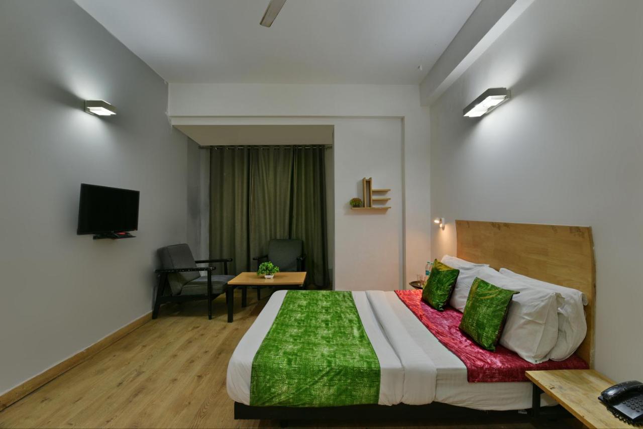 Divine Inn Couple Friendly Hotel Near Sector 51 Metro Station Noida Esterno foto