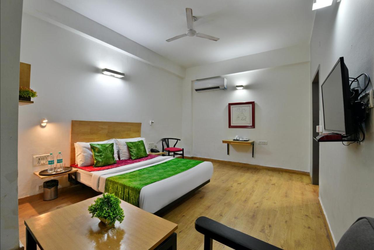 Divine Inn Couple Friendly Hotel Near Sector 51 Metro Station Noida Esterno foto