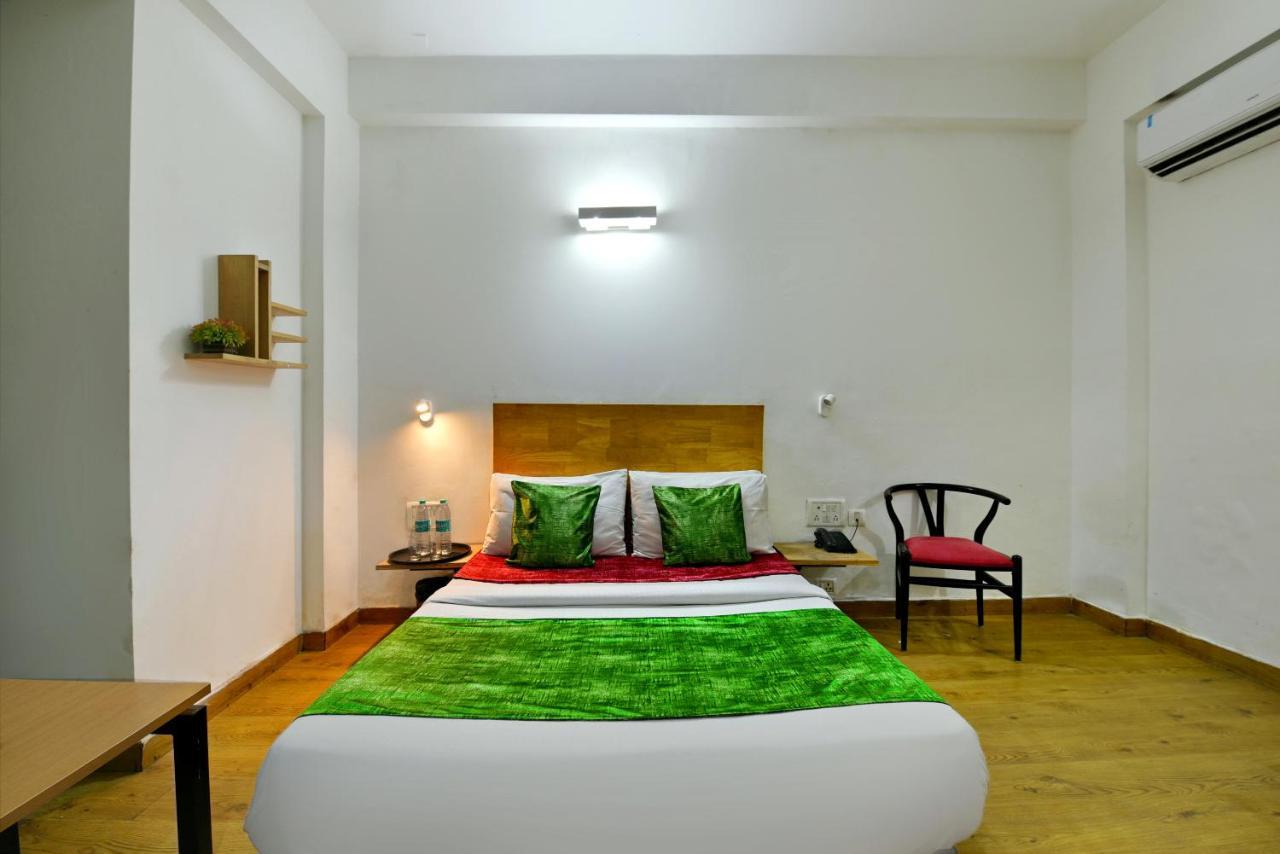 Divine Inn Couple Friendly Hotel Near Sector 51 Metro Station Noida Esterno foto