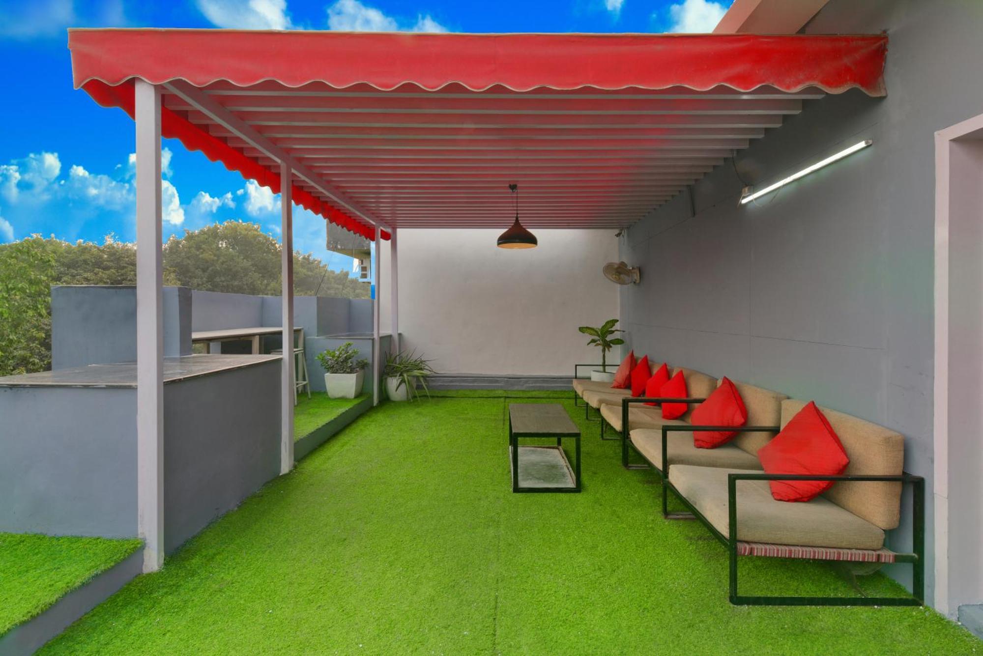 Divine Inn Couple Friendly Hotel Near Sector 51 Metro Station Noida Esterno foto