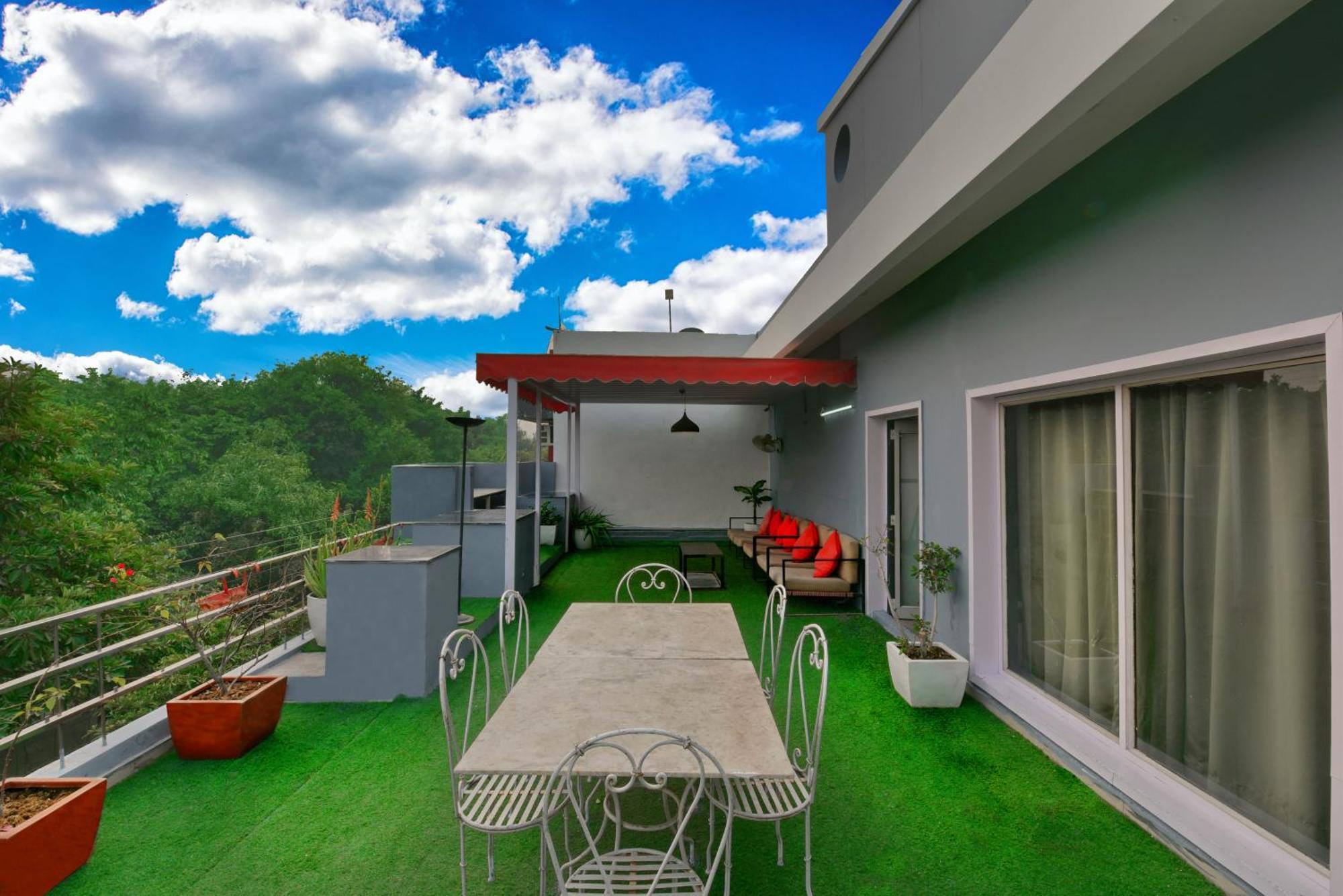 Divine Inn Couple Friendly Hotel Near Sector 51 Metro Station Noida Esterno foto